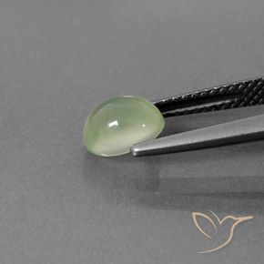 Préhnite Vert jaunâtre naturelle ovale, 1.33 ct, Transparent / Translucide