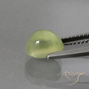 Préhnite Vert poire pâle naturelle ovale, 2.06 ct, Transparent / Translucide