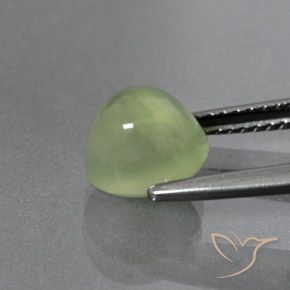 Préhnite Vert poire pâle naturelle ovale, 2.85 ct, Transparent / Translucide