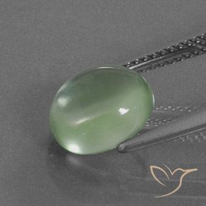 Préhnite Vert poire léger naturelle ovale, 3.17 ct, Transparent