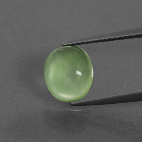Préhnite vert naturelle coupe ovale, 3,00 ct, transparent