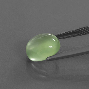 Préhnite vert naturelle coupe ovale, 3,00 ct, transparent