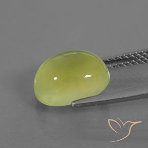 Préhnite Jaune verdâtre clair naturelle ovale, 3.74 ct, Transparent / Translucide