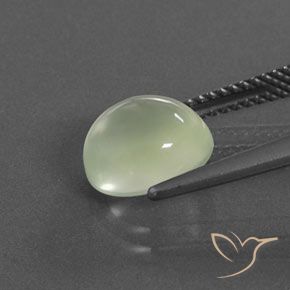 Préhnite Olive verte naturelle ovale, 3.29 ct, Transparent / Translucide