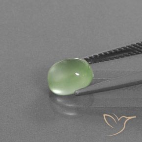 Préhnite Vert poire pâle naturelle ovale, 1.76 ct, Transparent / Translucide