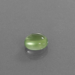 Préhnite vert naturelle coupe ovale, 1,35 ct, transparent