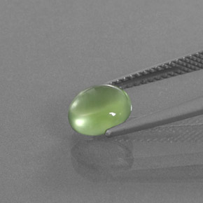 Préhnite vert naturelle coupe ovale, 1,35 ct, transparent