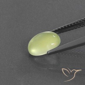 Préhnite Jaune citron léger naturelle ovale, 1.75 ct, Transparent / Translucide