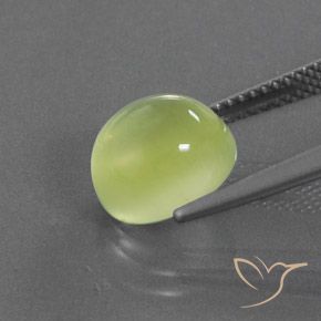 Préhnite Jaune clair naturelle ovale, 4.59 ct, Transparent / Translucide