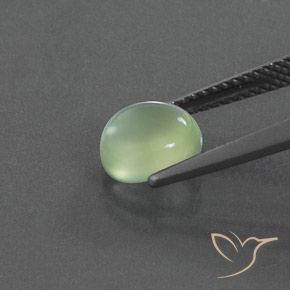 Préhnite Vert lime pâle naturelle ovale, 1.76 ct, Transparent