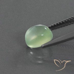 Préhnite Vert jaunâtre léger naturelle ovale, 2.34 ct, Transparent / Translucide