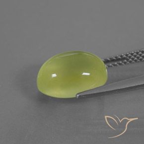 Préhnite Jaune clair naturelle ovale, 4.47 ct, Transparent / Translucide
