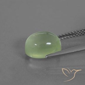 Préhnite Vert poire pâle naturelle ovale, 3.45 ct, Transparent / Translucide
