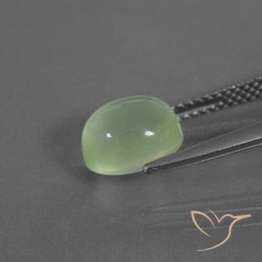 Préhnite Vert moyen naturelle ovale, 2.73 ct, Transparent / Translucide
