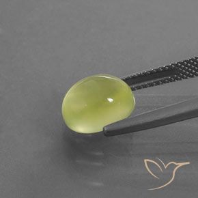Préhnite Jaune clair naturelle ovale, 3.66 ct, Transparent / Translucide