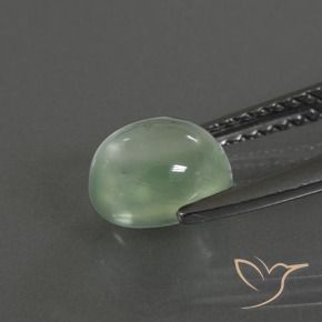 Préhnite Vert chaud naturelle ovale, 1.70 ct, Transparent