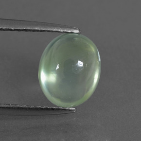 Préhnite vert naturelle coupe ovale, 2,52 ct, transparent