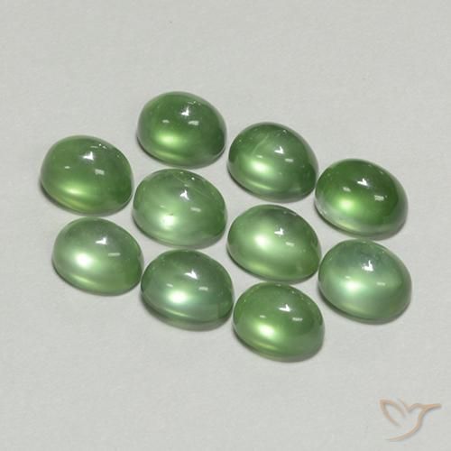 Shop natural 11.34ct Vert moyen Préhnite gems, ovale, from Afrique du Sud at GemSelect. In stock, global shipping!