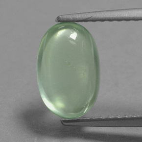 Préhnite vert naturelle coupe ovale, 2,05 ct, translucide