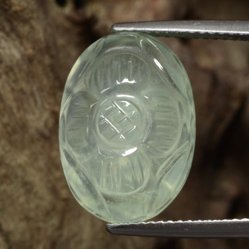 Préhnite vert très clair naturelle taille fleur, 11,67 ct, translucide