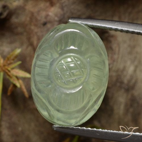 12.99ct Naturel Vert clair Préhnite, Taille Fleur, Translucide