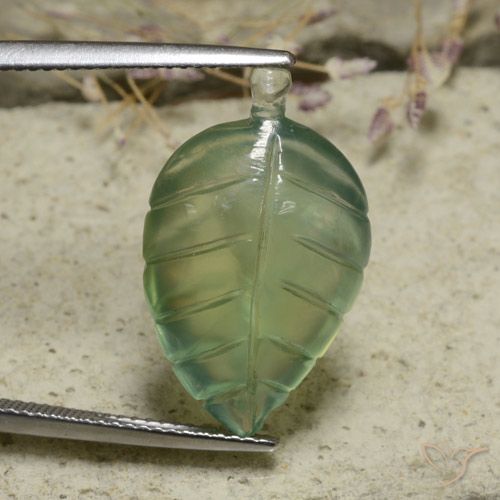 13.70ct Naturel Vert terreux pâle Préhnite, Taille Fleur, Translucide