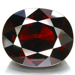 Grenat pyrope rouge naturelle coupe ovale, 32,16 ct, IF