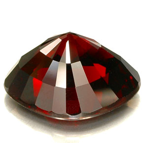 Grenat pyrope rouge naturelle forme fantaisie, 21,57 ct, VVS