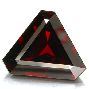 Grenat pyrope rouge naturelle forme fantaisie, 8,94 ct, VVS