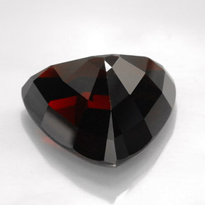 Grenat pyrope rouge naturelle trillion, 26,11 ct, VVS