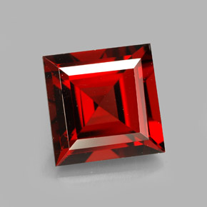 Grenat pyrope rouge naturelle carré, 4,21 ct, VVS