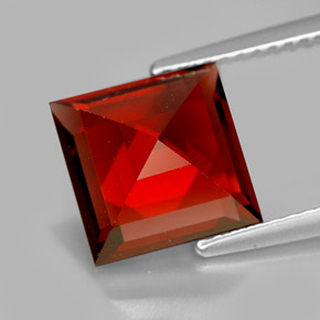 Grenat pyrope rouge naturelle carré, 4,21 ct, VVS
