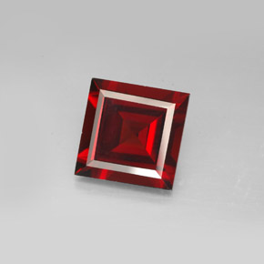 Grenat pyrope rouge naturelle carré, 3,96 ct, VVS