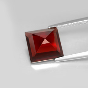 Grenat pyrope rouge naturelle carré, 4,36 ct, VVS