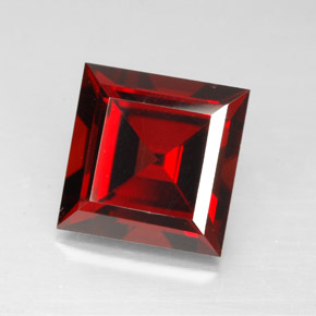 Grenat pyrope rouge naturelle carré, 4,31 ct, VVS