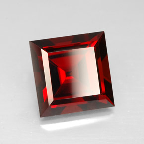 Grenat pyrope rouge naturelle carré, 4,31 ct, VVS