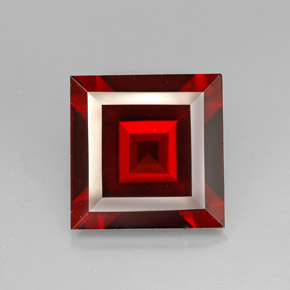 Grenat pyrope rouge naturelle carré, 3,71 ct, VVS