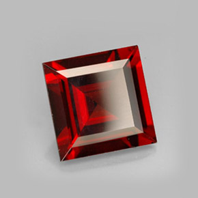 Grenat pyrope rouge naturelle carré, 3,71 ct, VVS