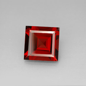 Grenat pyrope rouge naturelle carré, 3,82 ct, VVS
