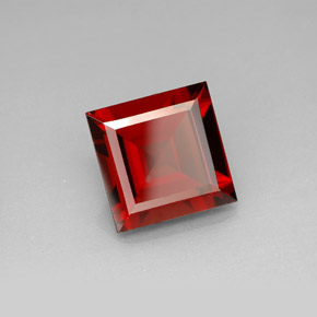 Grenat pyrope rouge naturelle carré, 3,82 ct, VVS