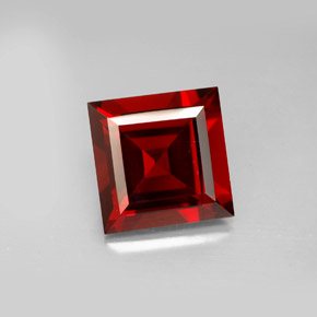 Grenat pyrope rouge naturelle carré, 4,23 ct, VVS