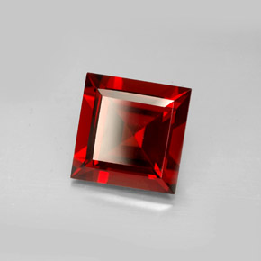 Grenat pyrope rouge naturelle carré, 4,23 ct, VVS