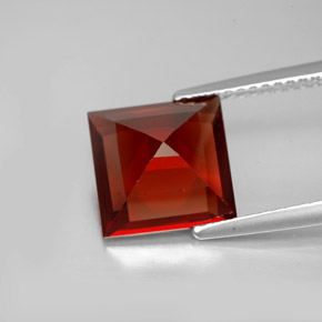 Grenat pyrope rouge naturelle carré, 4,23 ct, VVS