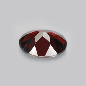Grenat pyrope rouge naturelle coupe ovale, 2,86 ct, VVS-VS