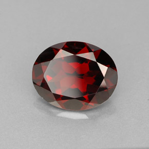 Grenat pyrope rouge naturelle coupe ovale, 2,94 ct, VVS-VS