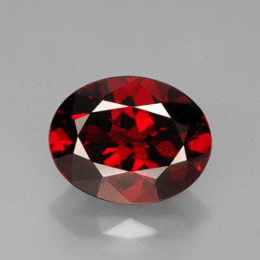 Grenat pyrope rouge naturelle coupe ovale, 3,27 ct, VS