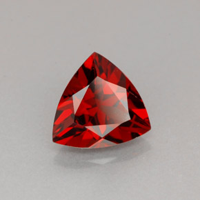 Grenat pyrope Rouge foncé naturelle Trillion, 1.68 ct, VS
