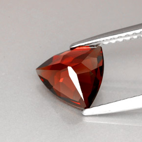 Grenat pyrope Rouge foncé naturelle Trillion, 1.68 ct, VS