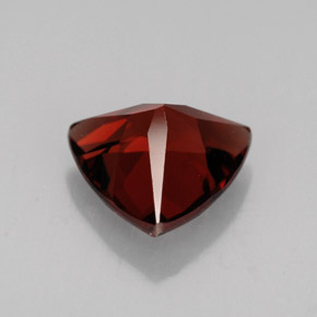 Grenat pyrope rouge naturelle trillion, 1,79 ct, VS