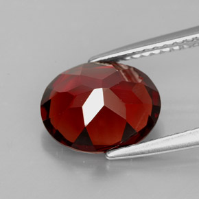 Grenat pyrope rouge naturelle coupe ovale, 3,36 ct, VS